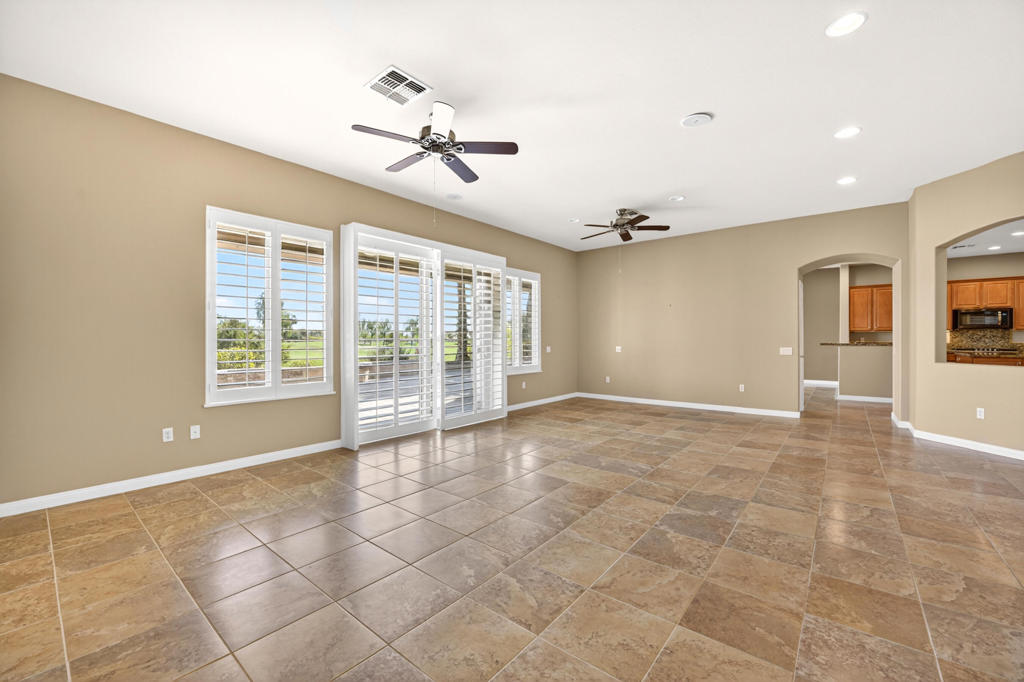 40414 Calle Santa Monica