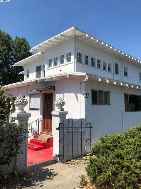 1556 E St Hayward CA 94541