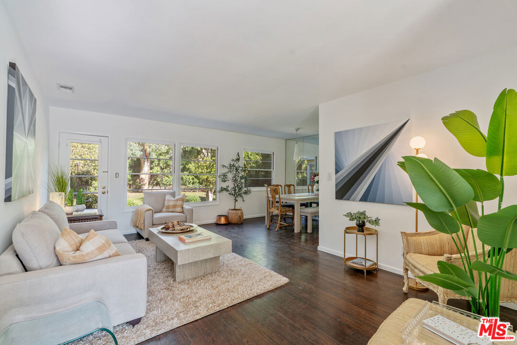 3031 S Bentley Avenue