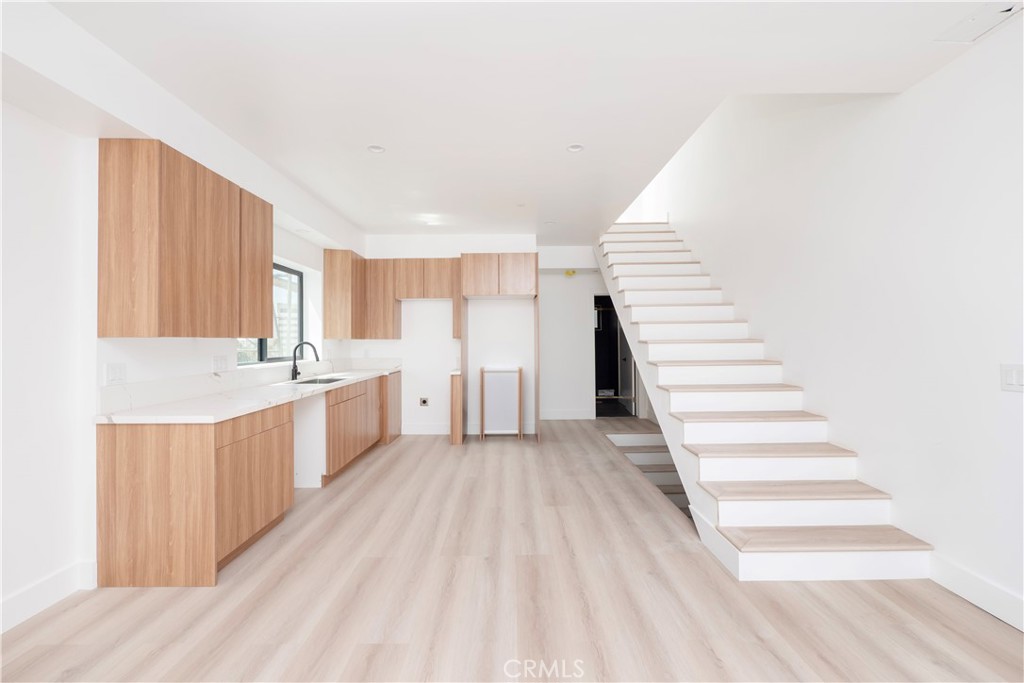 One Month Free Rent *** Fresh 4 Bed, 4 Bath Completed in 2025 | Boyle Heights, Los Angeles Be the first to live in this modern, thoughtfully finished 4BR/4BA home in a brand-new 2025 construction ( 1750 SQ FT) .Brand new construction!! These stunning townhomes consist of spacious 4 Bed 4 All of them are fully equipped with in unit laundry, stainless steel appliances, Central A/C, individual water, electric and gas meters, and parking spaces.
About Boyle Heights Set on L.A.'s historic Eastside, Boyle Heights blends classic neighborhood charm with quick access to Downtown and the Arts District. Expect local coffee shops and panaderias, community parks, street art, and easy commuting via nearby freeways and multiple transit options. Weekend plans come easy grab tacos around the corner, explore galleries across the river, or be in DTLA in minutes. Location Perks: Minutes to DTLA, Arts District, Little Tokyo Near neighborhood markets, eateries, and parks Quick access to 5 / 10 / 60 / 710