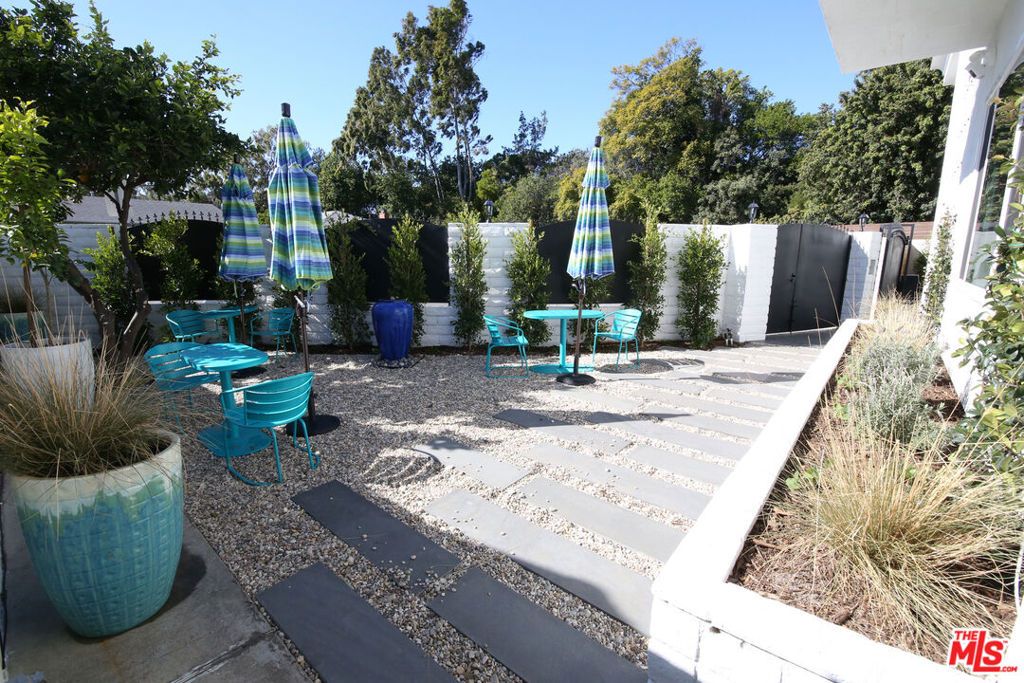 Photo of 2744 S Bentley Avenue, Los Angeles, CA 90064 (MLS # 25628739)