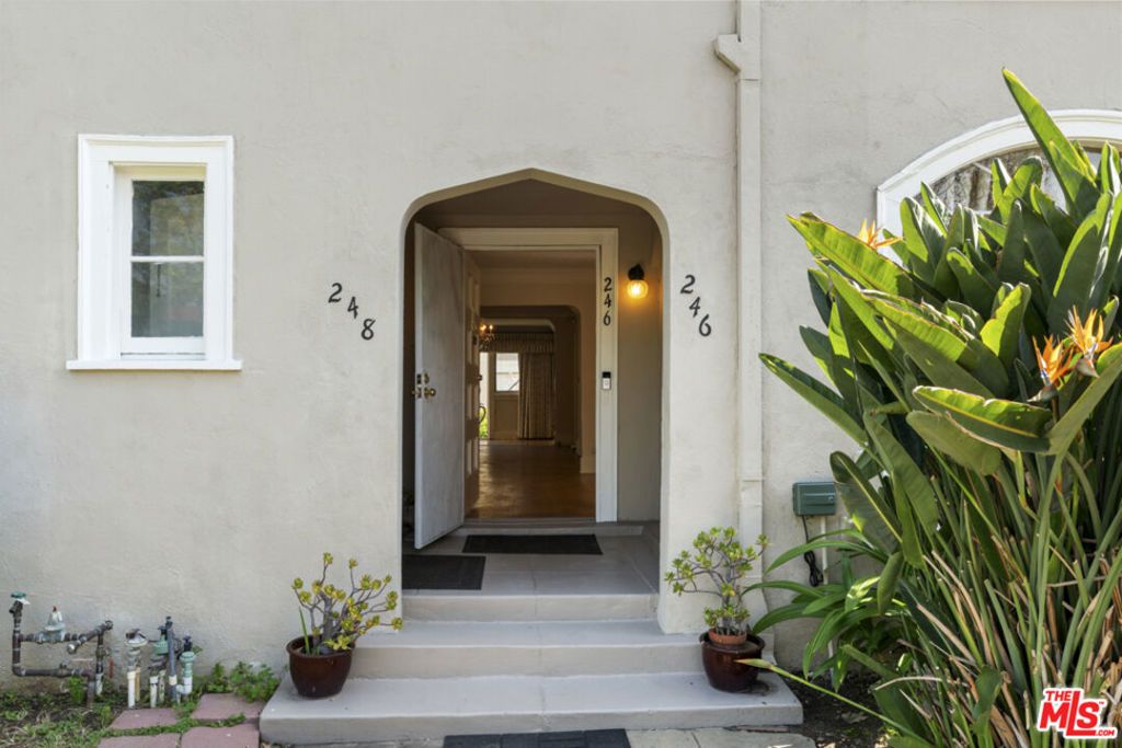 Photo of 246 N Irving Boulevard, Los Angeles, CA 90004 (MLS # 26673271)