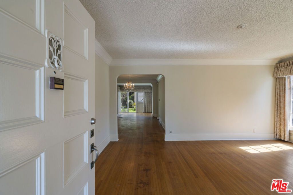 Photo of 246 N Irving Boulevard, Los Angeles, CA 90004 (MLS # 26673271)