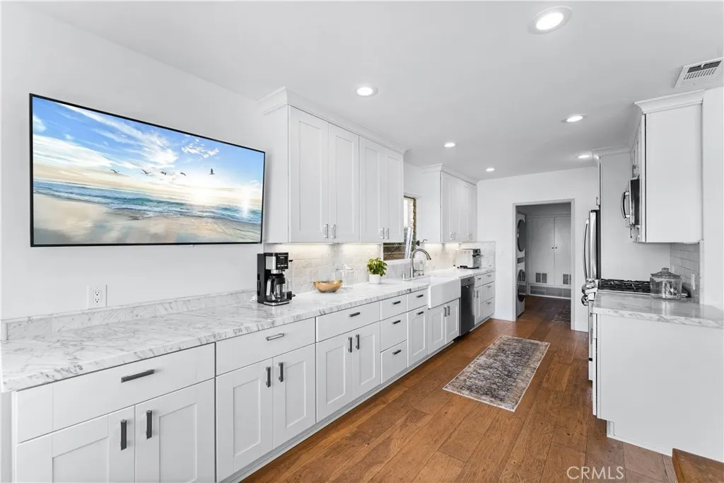Newport Beach, California 92660, United States, 3 Bedrooms Bedrooms, ,2 BathroomsBathrooms,Residential,Active,173868