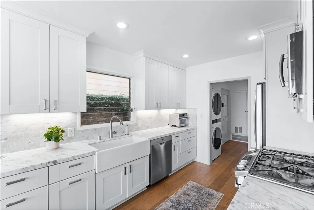 Newport Beach, California 92660, United States, 3 Bedrooms Bedrooms, ,2 BathroomsBathrooms,Residential,Active,173868