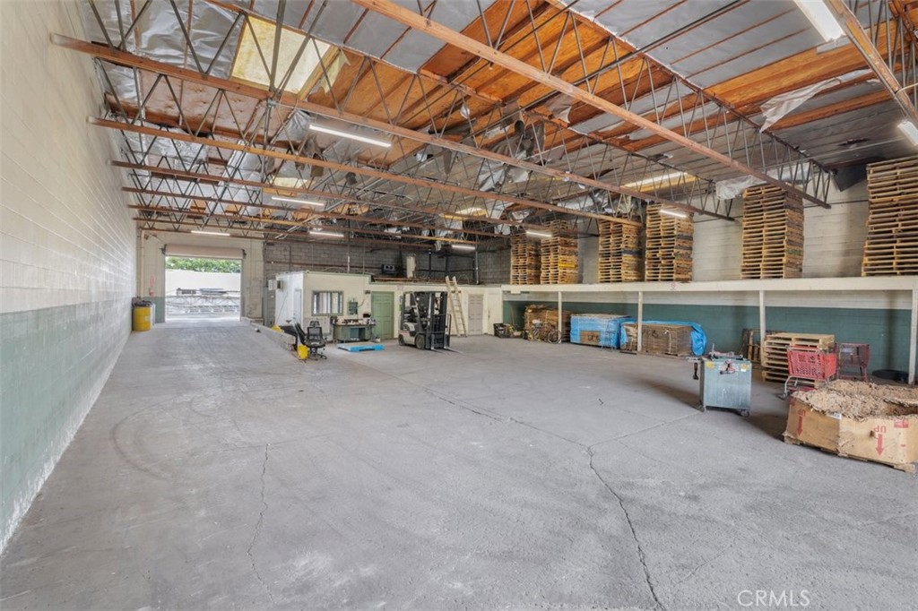 Great Industrial space available. 440 sq ft building with a loading dock and enclosed fenced yard inthe rear of the building with alley access. Several interior offices with a small lobby. No Assn Dues. Easy freeway access to the 405 or 55 freeways. Last national tenant stayed for 20+ years. Building is alarmed and Landlord is very responsive on any maintenance items.