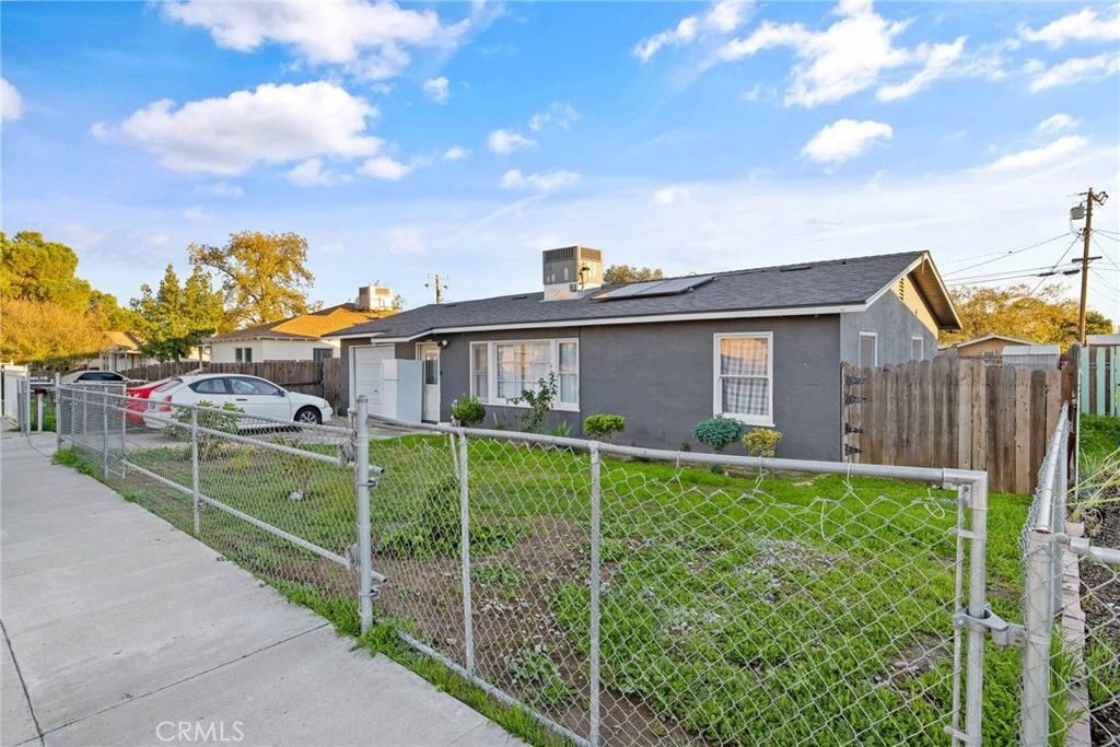 Photo of 821 Lincoln Street, Hanford, CA 93230 (MLS # FR25264862)