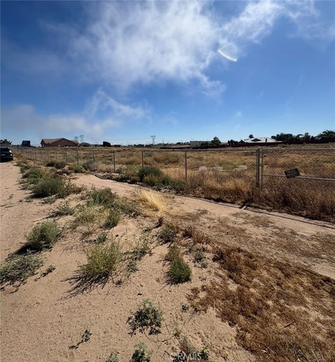Photo of 6589 Fremontia Road, Oak Hills, CA 92344 (MLS # HD26141023)