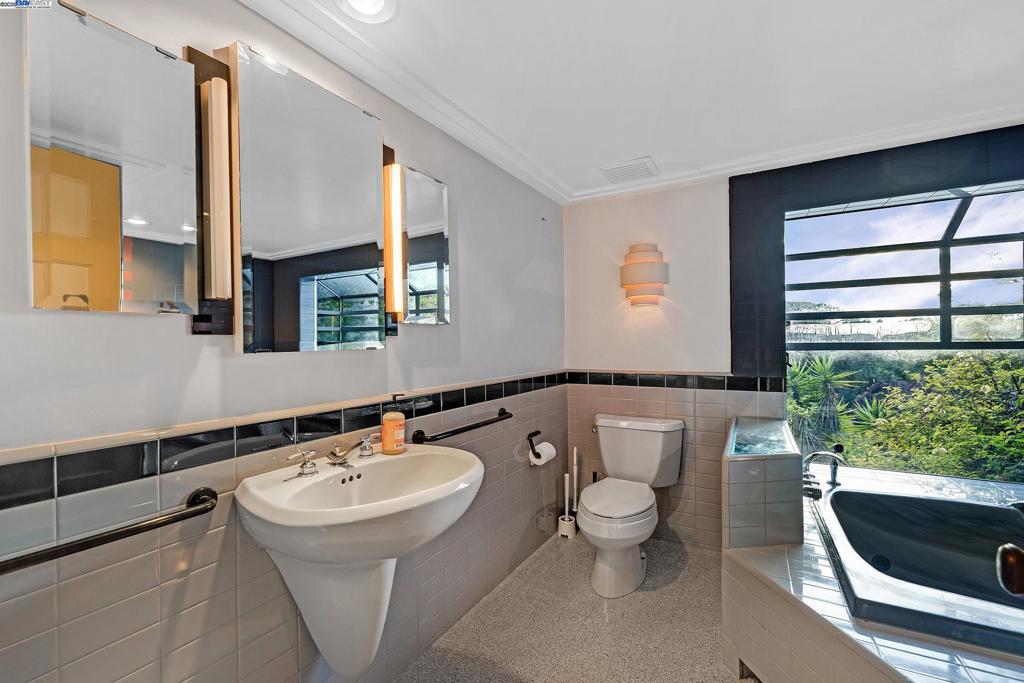 GLENVIEW - Residential Lease