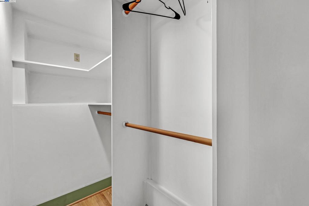 GLENVIEW - Residential Lease