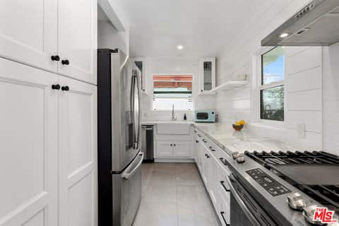 Photo of 8472 Oakwood Avenue, Los Angeles, CA 90048 (MLS # 26856763)