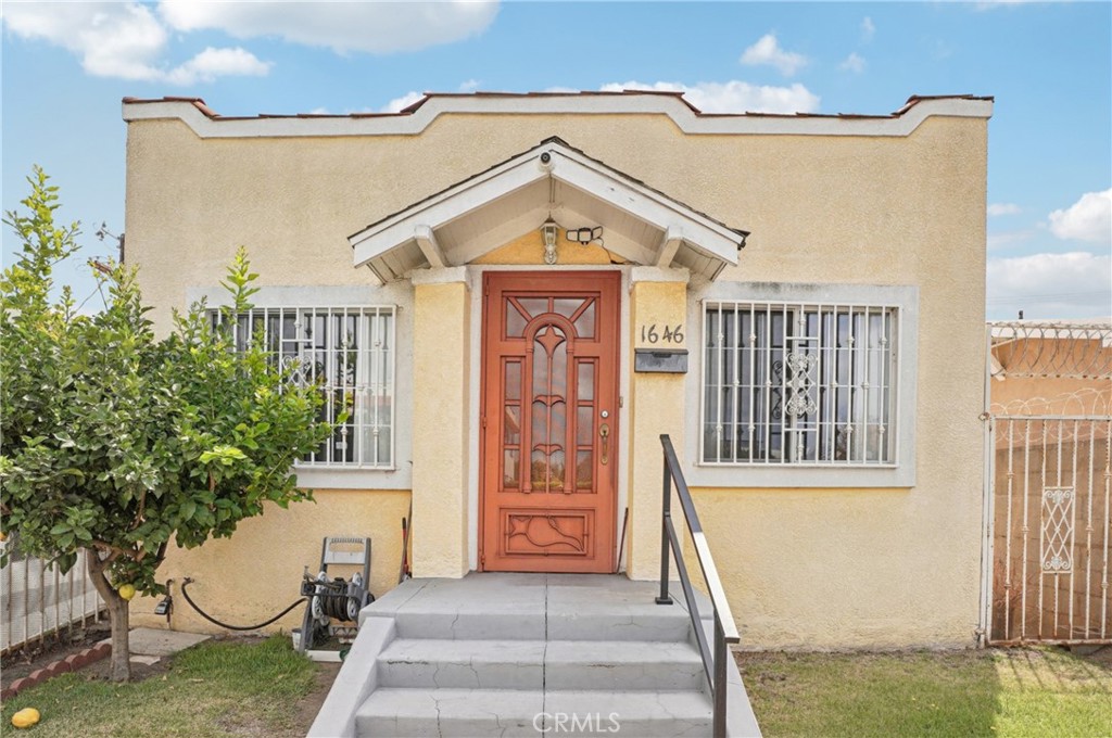 Opportunity knocks at 1646 West Blvd in Los Angeles! This 2-bedroom, 1-bath home offers an open floor plan with a welcoming living room and cozy fireplace. A long driveway provides ample parking and leads to a detached one-car garage. Perfect for investors, renovators, or buyers looking to create their dream home, this property offers endless potential in a central location.