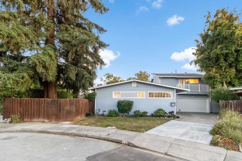 Photo of 22 Wayne Court, Redwood City, CA 94063 (MLS # ML82024590)