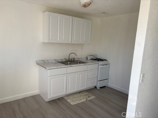 451 W Yermo