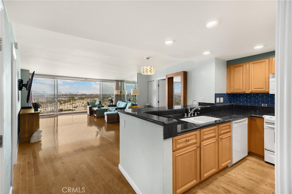 700 E Ocean Boulevard 1207