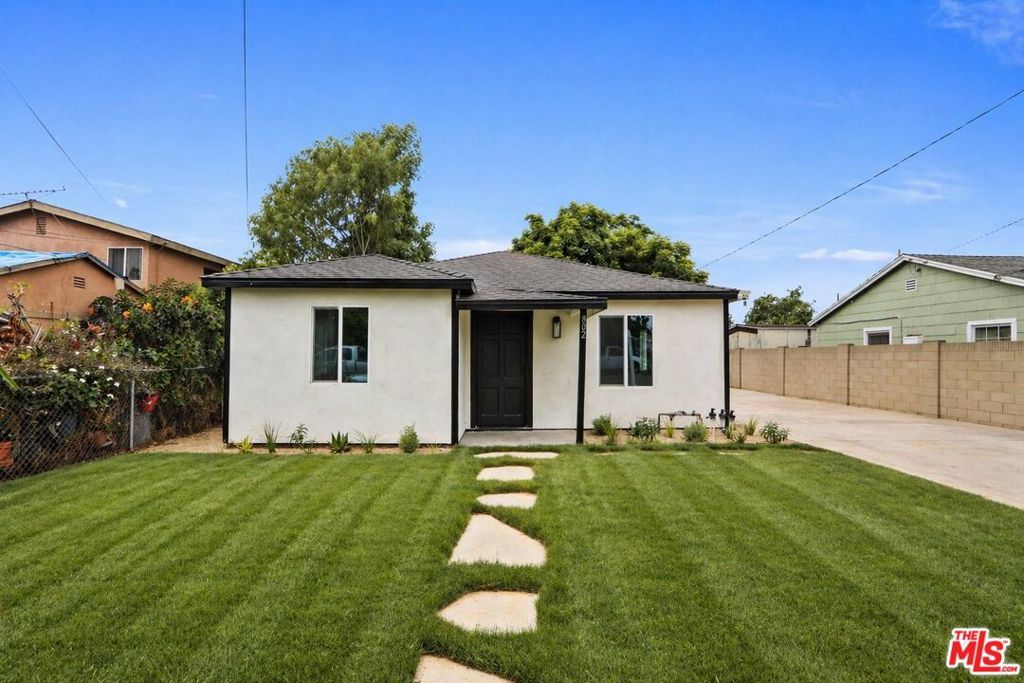 Photo of 802 N Gunther Street, Santa Ana, CA 92703 (MLS # 26827585)
