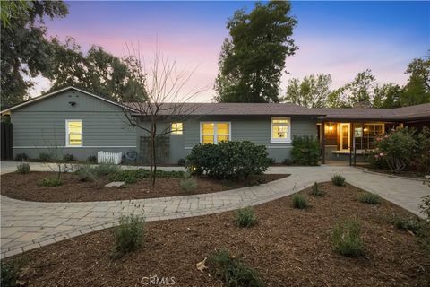 Photo of 22121 Avenue Morelos, Woodland Hills, CA 91364 (MLS # SR26117227)