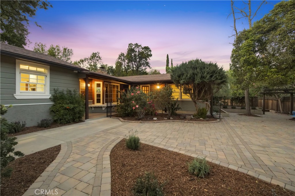 22121 Avenue Morelos