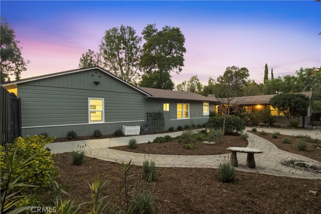 22121 Avenue Morelos