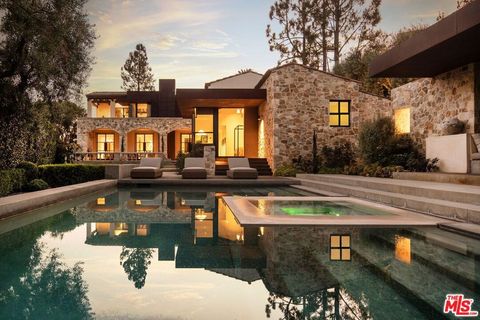 Photo of 976 N Alpine Drive, Beverly Hills, CA 90210 (MLS # 26837159)