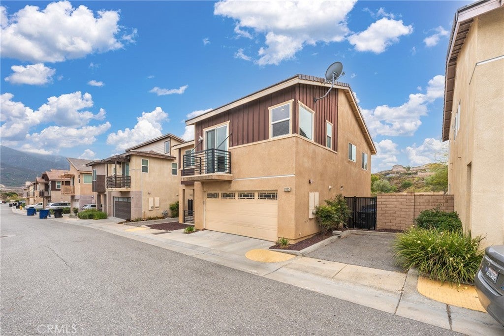 2055 N Colony