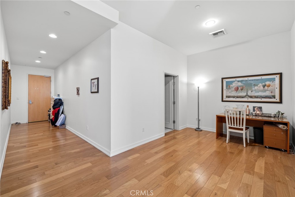 801 S Grand 1611