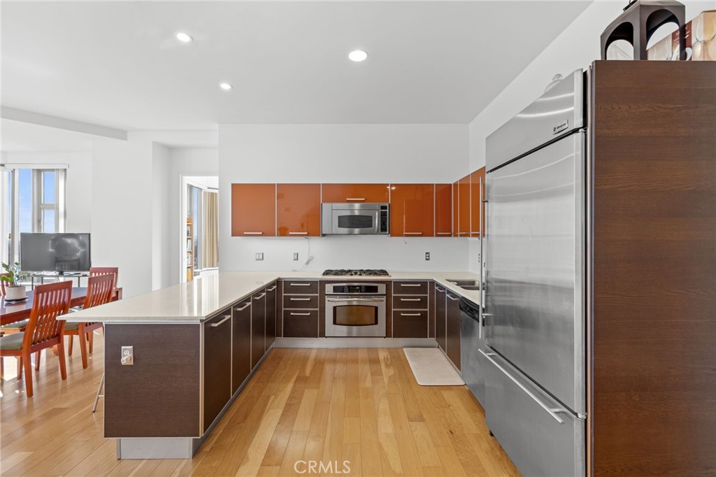 801 S Grand 1611