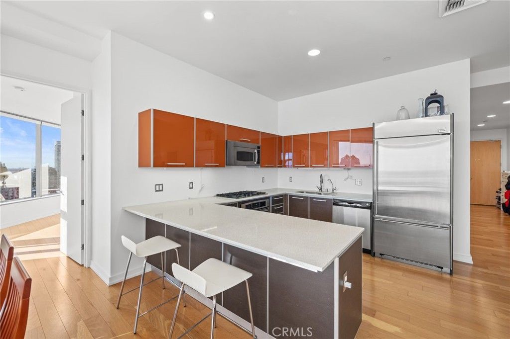 Photo of 801 S Grand Ave #1611, Los Angeles, CA 90017 (MLS # BB25272088)