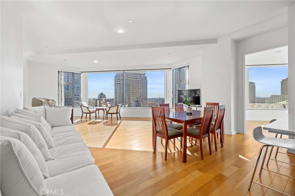 801 S Grand 1611