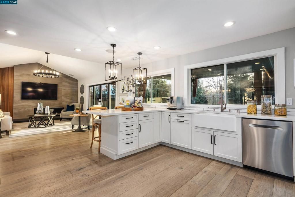 listing image 130722902104297835899