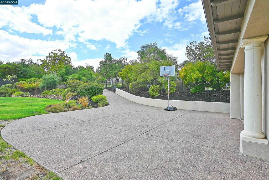 RUBY HILL C.C. - Residential
