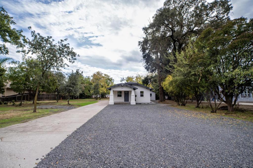 417 Laurel Avenue