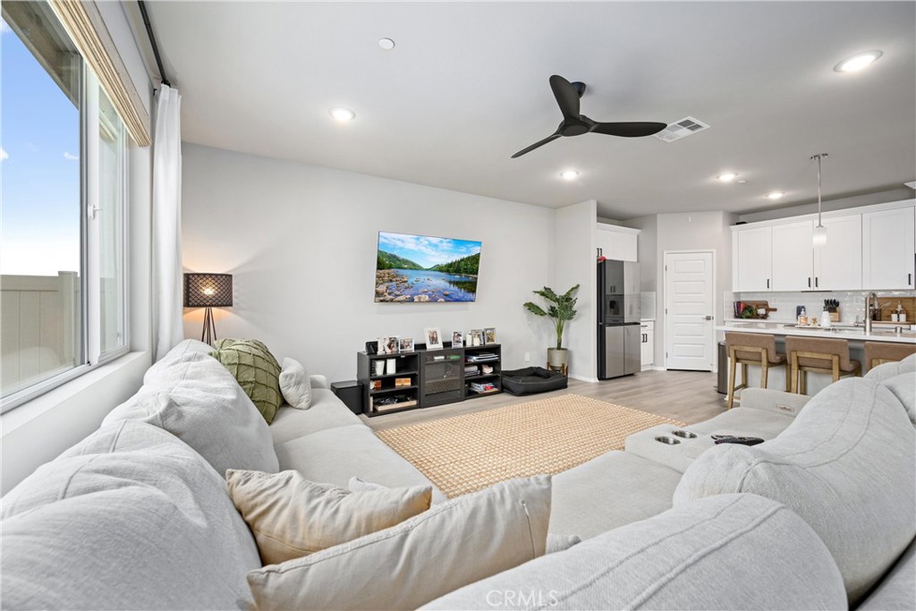 1001 Pomelo Avenue
