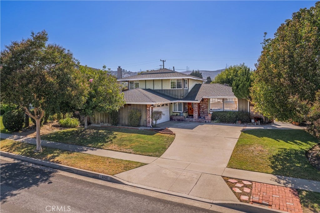 2737 Fragancia Avenue