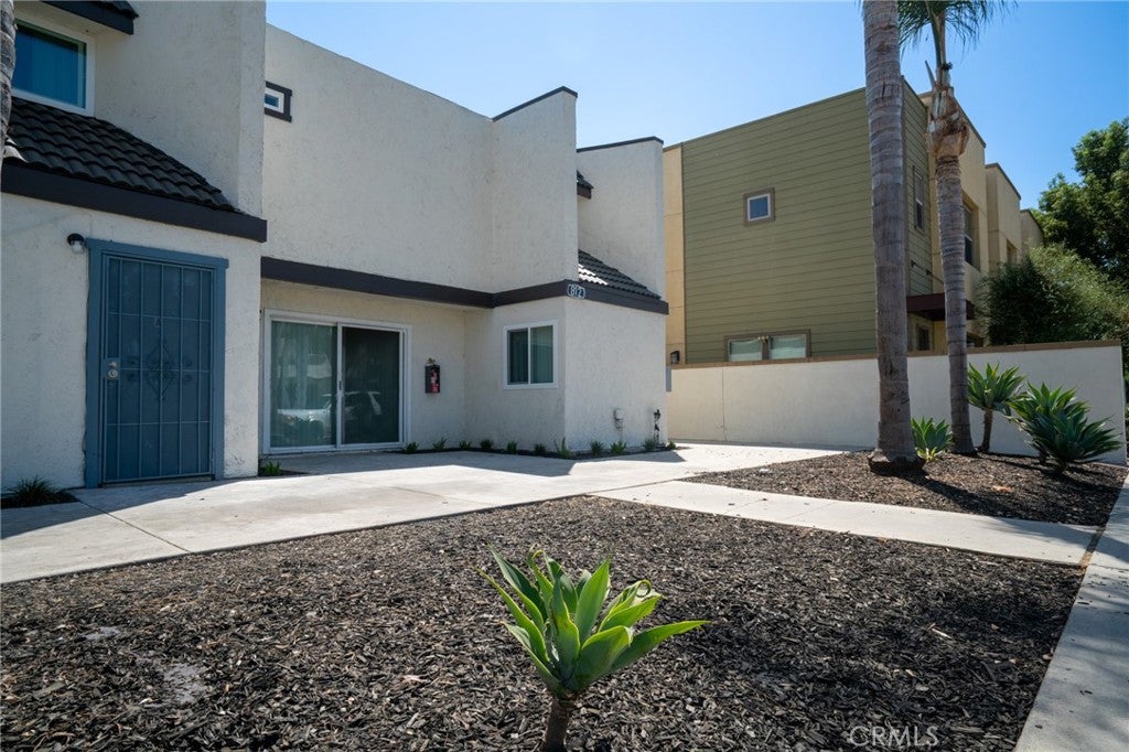 812 E Santa Ana