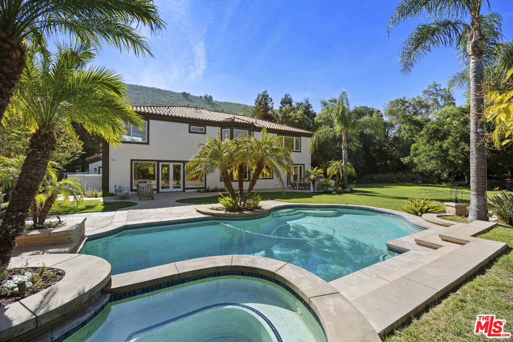 3909 Cresthaven Drive