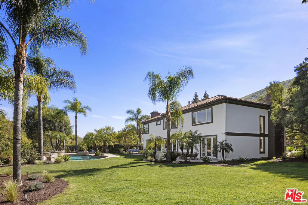 3909 Cresthaven Drive