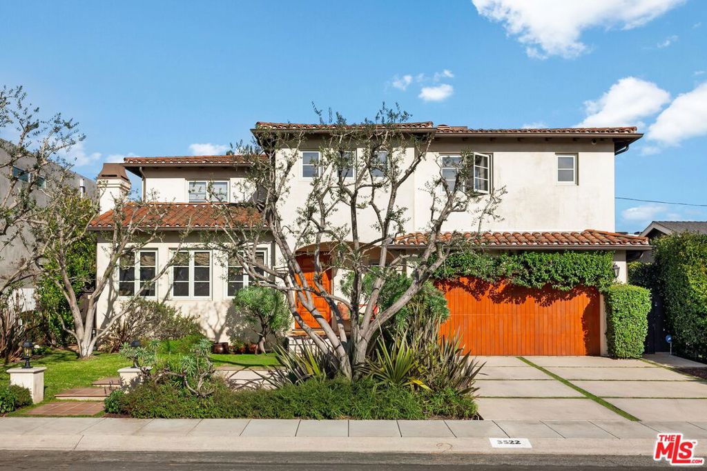 Photo of 3522 S Barrington Avenue, Los Angeles, CA 90066 (MLS # 26997563)