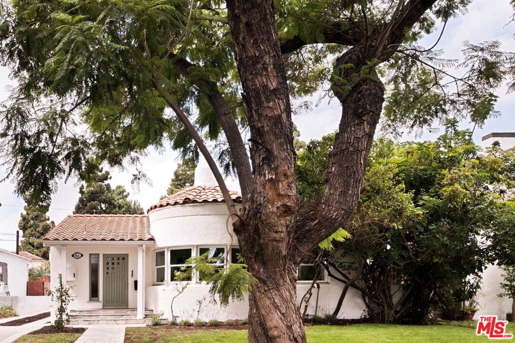 4111 Edgehill Drive