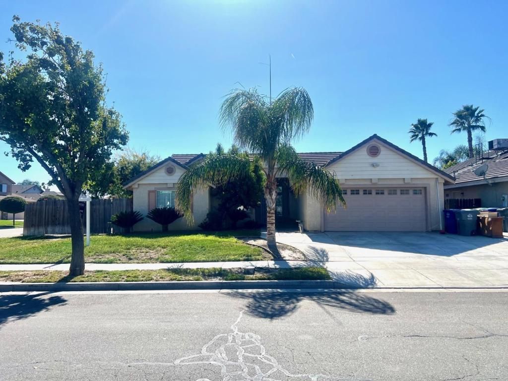 Photo of 1447 Nottingham Circle, Los Banos, CA 93635 (MLS # ML82023262)
