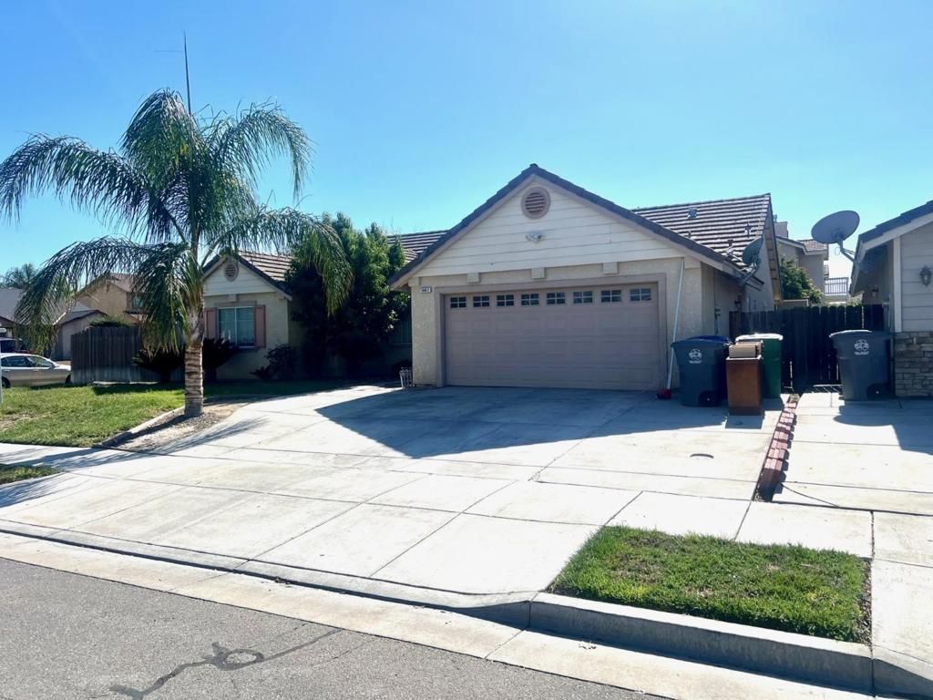 Photo of 1447 Nottingham Circle, Los Banos, CA 93635 (MLS # ML82023262)