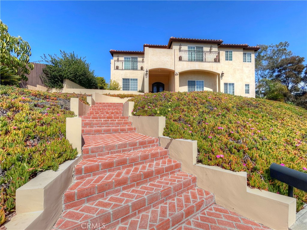 104 Avenida Caballeros