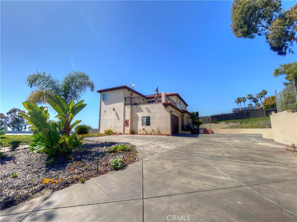 104 Avenida Caballeros