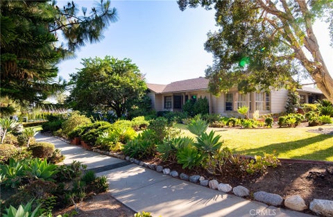 Photo of 2201 Roosevelt Avenue, Altadena, CA 91001 (MLS # DW26126074)