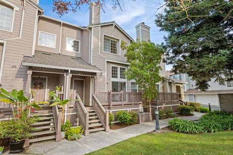 Photo of 1867 Anchorage Lndg, San Jose, CA 95131 (MLS # ML82029614)