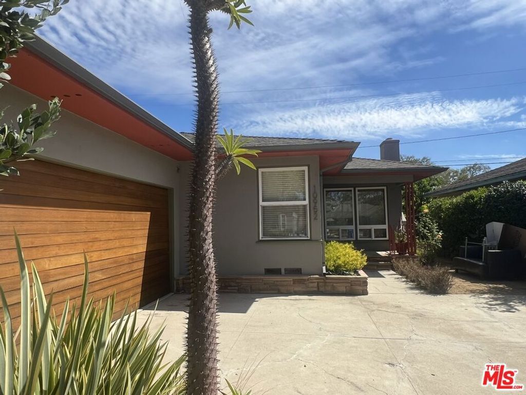 Photo of 10952 Barman Avenue, Culver City, CA 90230 (MLS # 25600505)