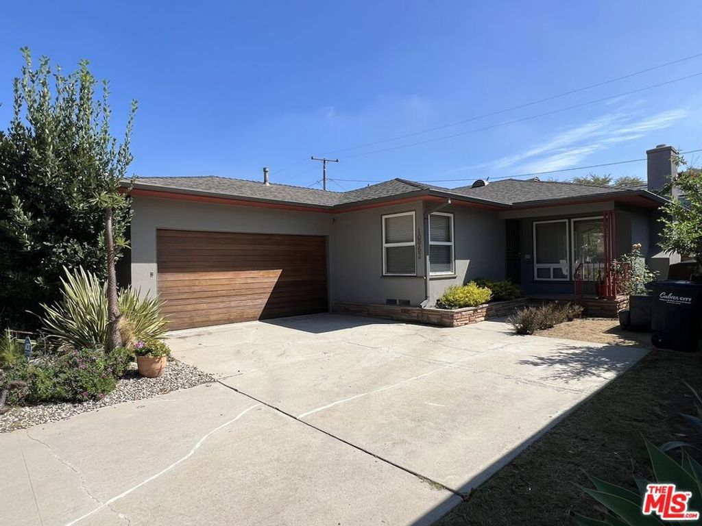 Photo of 10952 Barman Avenue, Culver City, CA 90230 (MLS # 25600505)