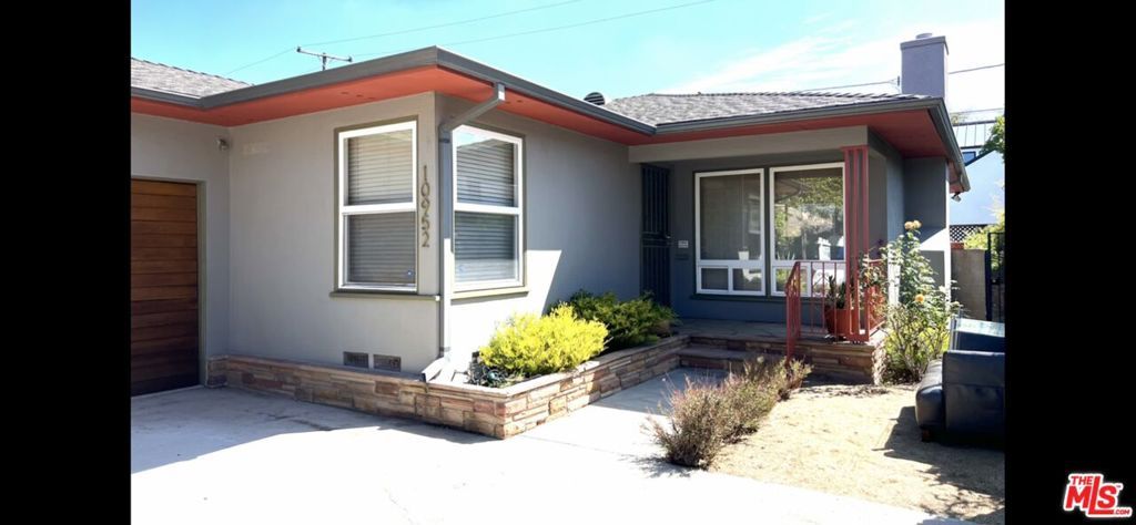 Photo of 10952 Barman Avenue, Culver City, CA 90230 (MLS # 25600505)