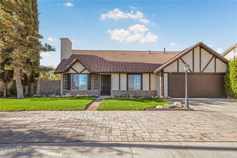 Photo of 566 E Avenue R8, Palmdale, CA 93550 (MLS # SR26183937)
