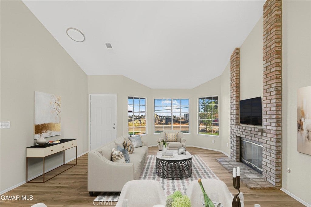 566 E Avenue R8